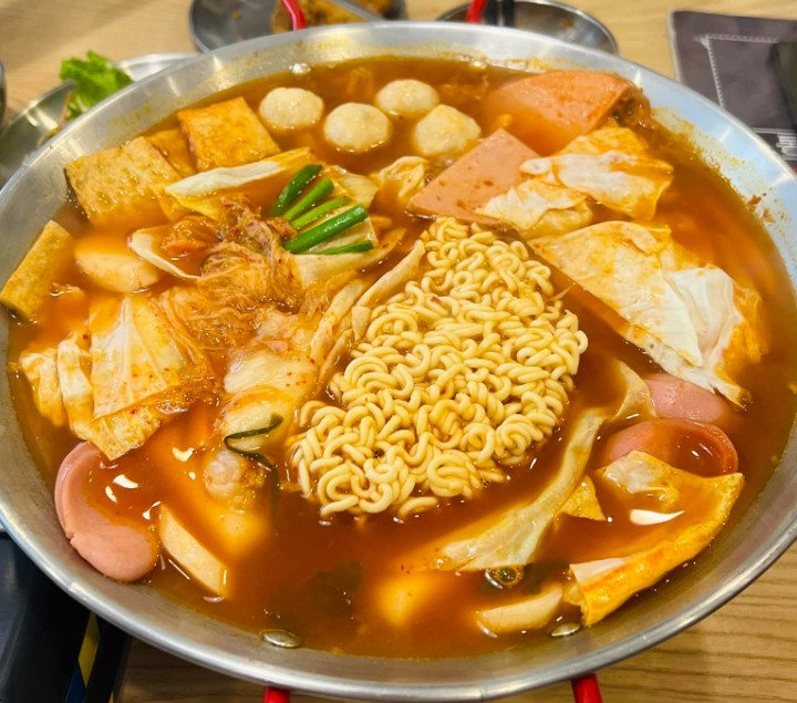 El hotpot kimchi coreano se puede procesar facilmente en casa para disfrutar del dia lluvioso. Foto: Le My