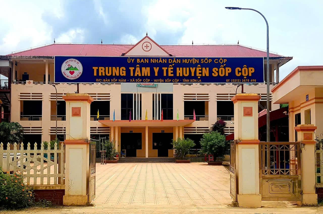 Son Laの古い地区レベルの医療センターは保健局に移管され、地域医療センターに名称が変更されました。写真:Dieu Anh