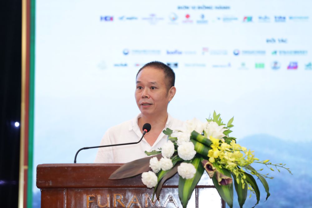El director de cine, Bui Tuan Dung, tuvo una presentacion sobre el tema del valor real en una pelicula de guerra. Foto: BTC