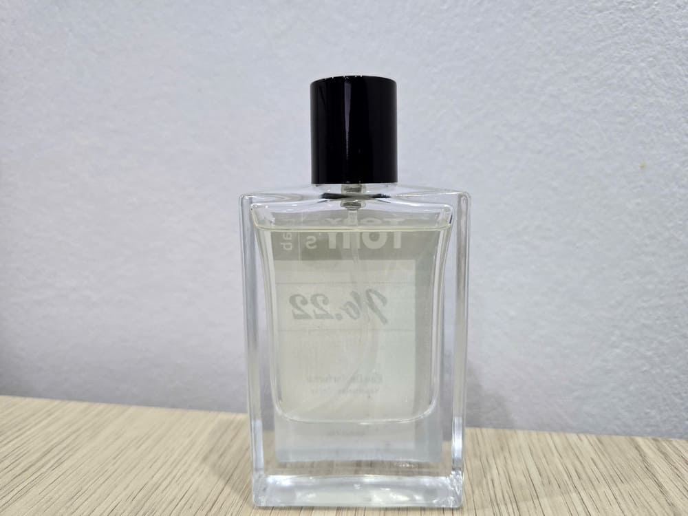 Perfume is a suitable gift for him on a special anniversary. Photo: Tuan Dat