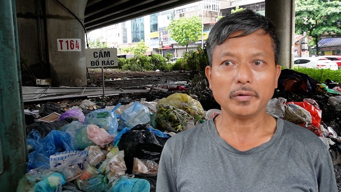 Sous le pont Vanh dai 3 sur la rue Nguyen Xien se transforme en immense decharge.