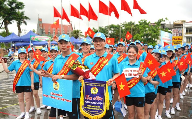 Workers participate in the day of welcoming union members to the dreamy city of Hai Phong. Photo: Mai Dung