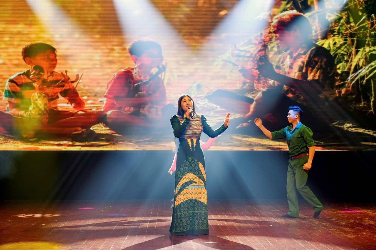 Anh: Nghe si cung cap.