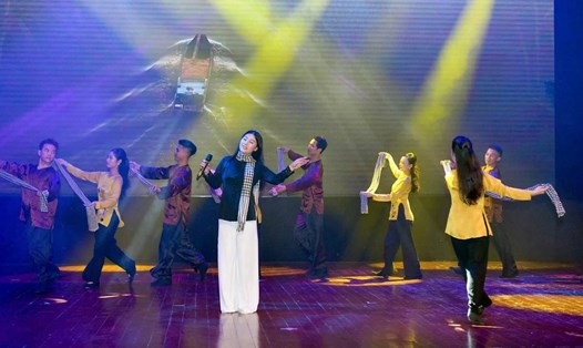 NSƯT Hương Giang tâm huyết với sinh viên. Ảnh: Nghệ sĩ cung cấp.