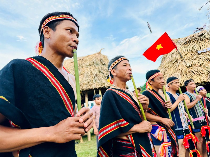 Ethnic minorities are enthusiastically in harmony with the new Da Nang City government. Photo: Dang Nguyen