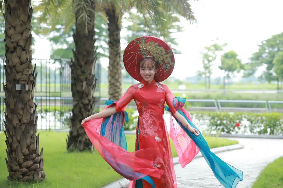 Liao Yi-jen cua doi Dai Loan (Trung Quoc) tu tin tao dang va bieu cam chuyen nghiep khong thua gi nguoi mau chuyen nghiep. Co cung duoc truyen thong chu y nho nhan sac noi bat, tinh cach nhi nhanh, vui tuoi. 