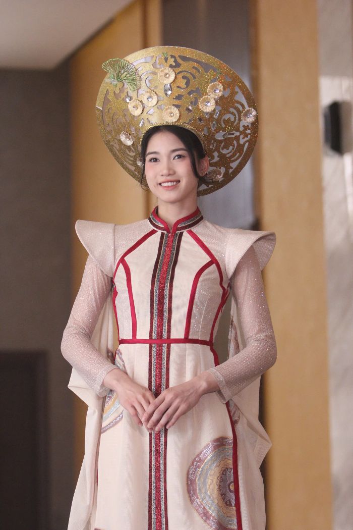 Ngay 2.7, ban to chuc VTV Ferroli Cup 2025 da cong bo danh sach 16 ung cu vien cho danh hieu hoa khoi. Chu cong Nguyen Thi Phuong cua tuyen bong chuyen Viet Nam voi ve dep diu dang, than thai duoc nhan xet la “hoa hau” cua giai. 