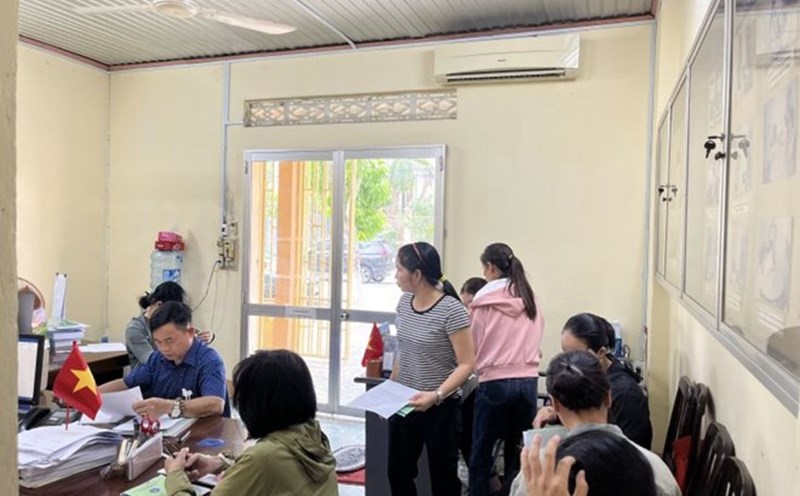 The Trade Union Legal Consulting Center, Dong Nai Provincial Federation of Labor is providing legal support to workers affected by social insurance benefits. Photo: HAC