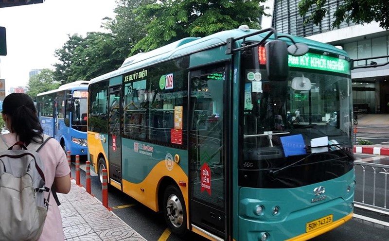 HCMC promotes electric buses, aiming for 100% clean energy by 2030