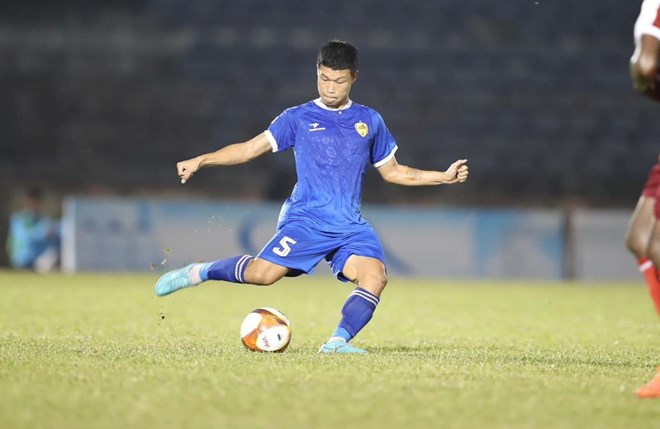 Tran Huu Dong Trieu da giai nghe, chuyen huong lam huan luyen vien o mot doi bong dai hoc. Anh: QNFC