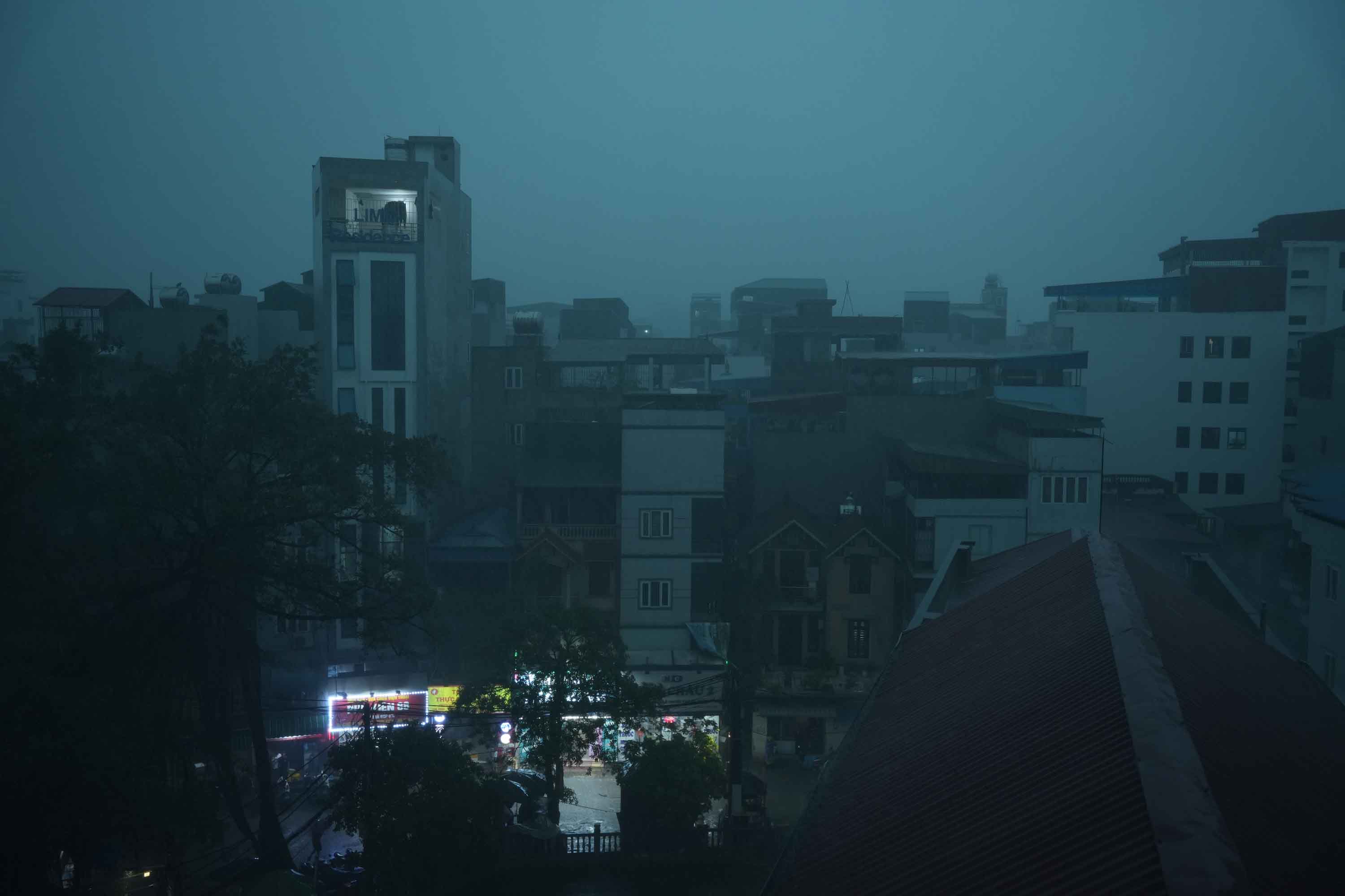 Bao so 3 Wipha se trut mua dong du doi khi tien sat dat lien. Anh: Song Huu
