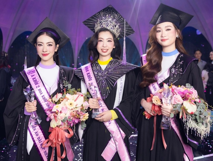 Top 3 chung cuoc. Anh: Ban to chuc.