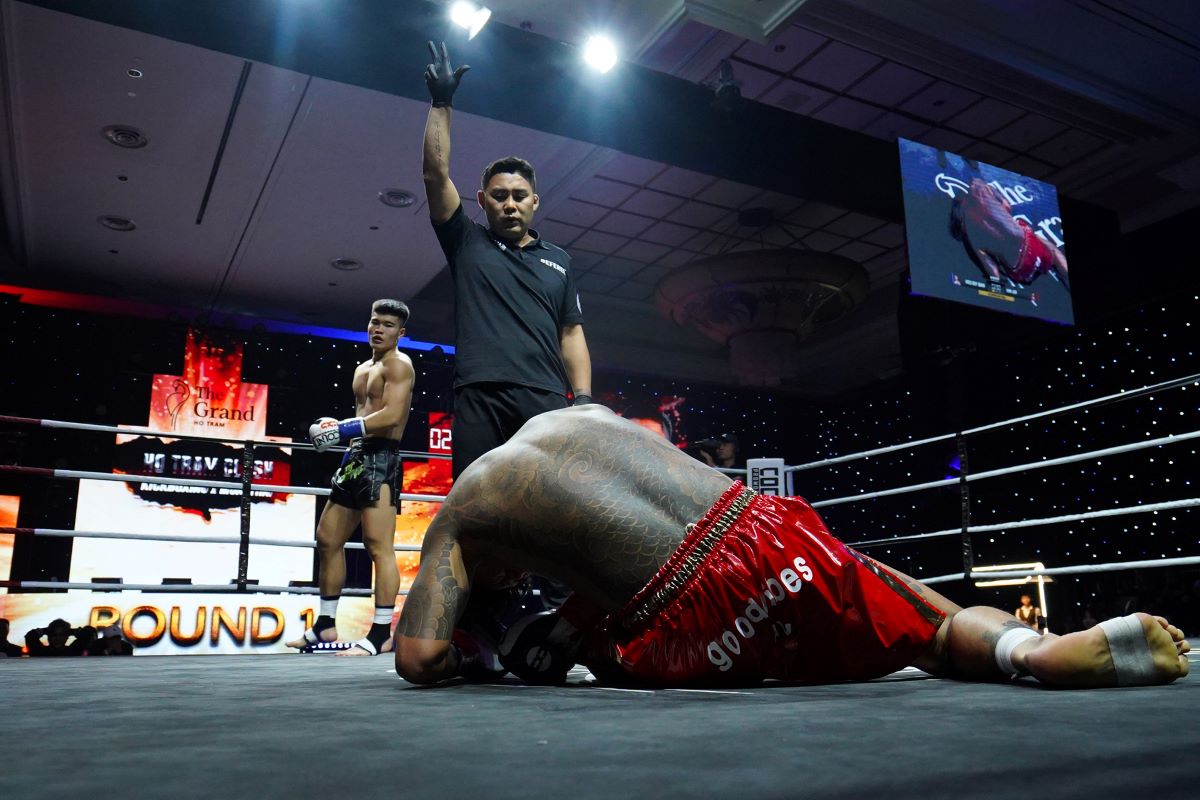 베트남의 유명한 킥복싱 선수 Kieu Duy Quan이 킥복싱 & 무에타이 무술 이벤트 - Hotram Clash에서 기억에 남는 승리를 거두었습니다. 사진: Phong Le