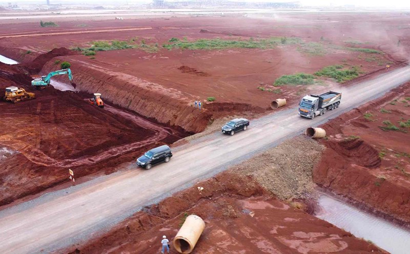 Construction of the second runway at the Long Thanh airport project. Photo: HAC