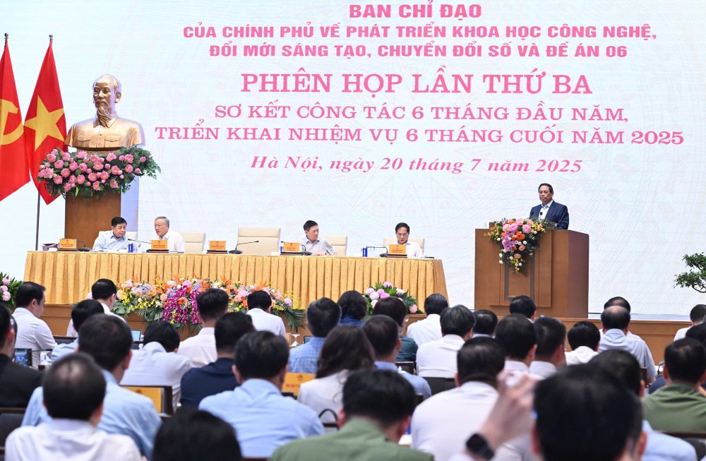 Toan canh phien hop sang 20.7. Anh: Nhat Bac