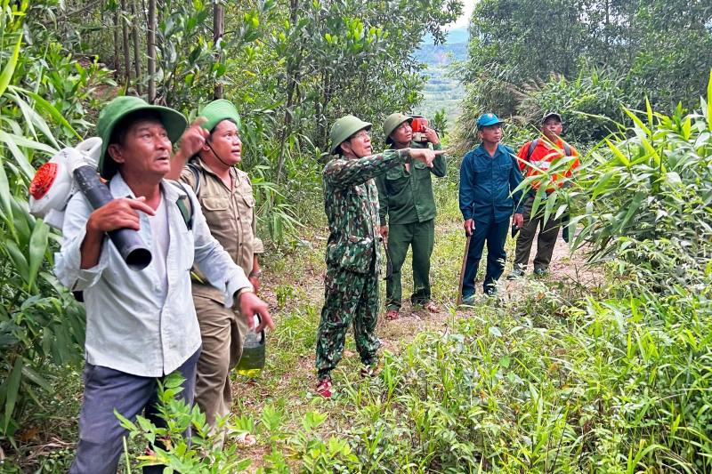 Pho Chu tich UBND TP. Da Nang Tran Nam Hung truc tiep co mat tai hien truong, chi dao xu ly va dong vien cac luc luong chua chay. Anh: DVCC