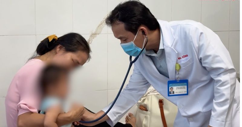 合併後、ヴィンロンの診療活動は安定しています。写真:Hoang Loc