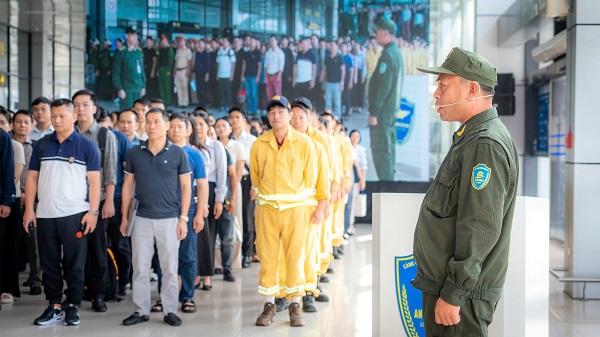 Communeの人民委員会は、地方自治体の2レベルを実施した後、多くの航空タスクを持っています。写真：ノイバイ空港