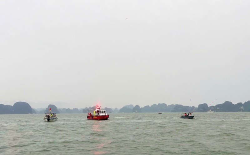 Quang Ninh races against time to search for missing victims in the tourist boat sinking before storm No. 3 Wipha enters the Gulf of Tonkin. Photo: Quang Ninh Provincial Media Center