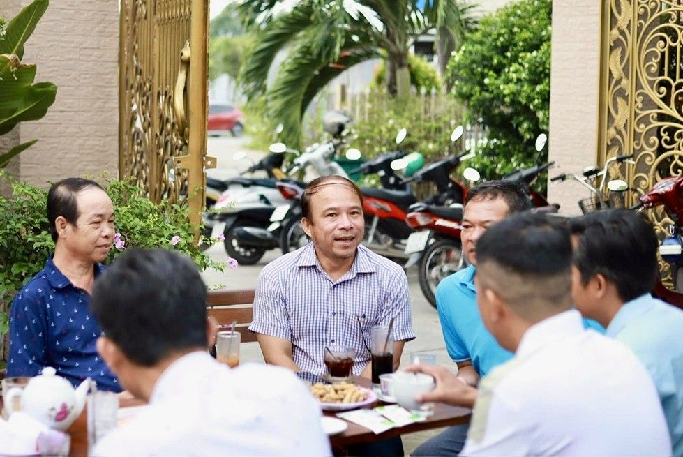 Lanh dao UBND phuong Binh Duong lang nghe y kien cua nhan dan. Anh: Cong thong tin dien tu phuong Binh Duong