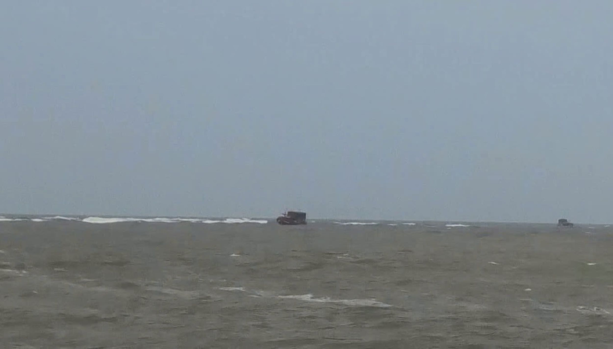 Quang Tri province has issued a telegram to proactively respond to storm No. 3. Ships operating at sea in bad weather are prone to drowning. Photo: H.Nguyen