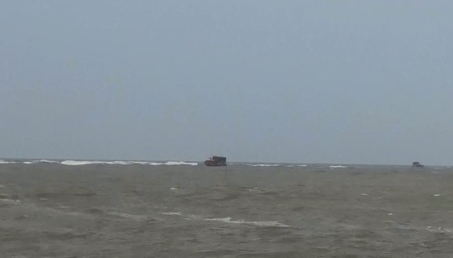 Tàu chìm trên vùng biển Quảng Trị, ngư dân được cứu sống