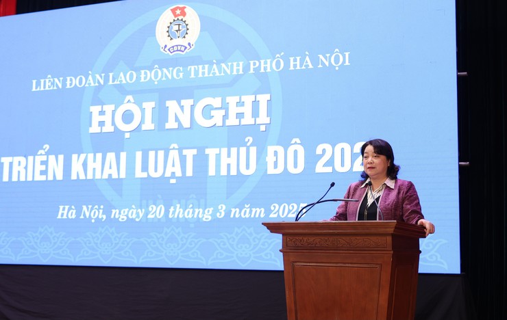 하노이시 노동총연맹은 밀 홍보 밀 교육 밀 법률 보급 외에도 이념 상황과 사회 여론을 적극적으로 파악하는 데 더욱 주력할 것입니다. 사진: 만