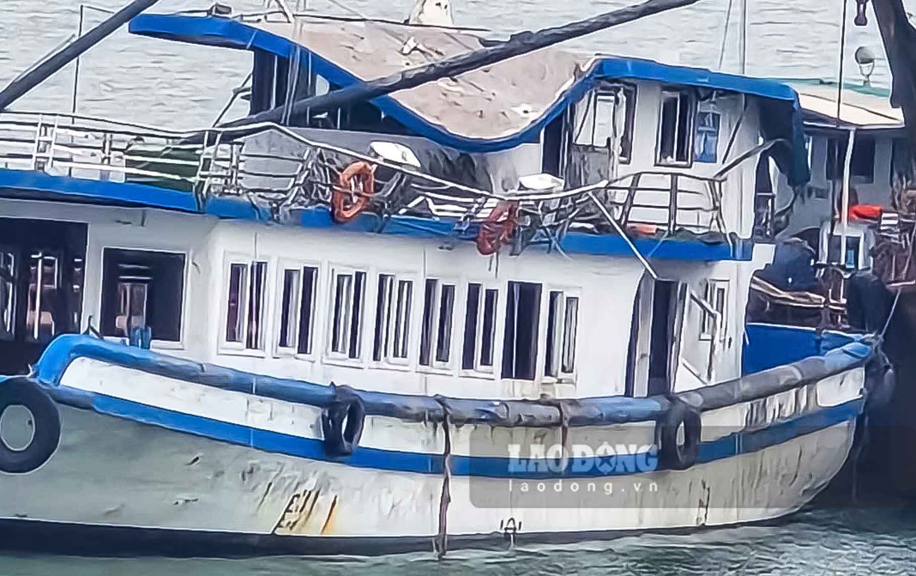 현재 꽝닌성 하롱베이에서 발생한 유람선 사고로 35명이 사망한 것으로 확인되었습니다. 사진: 짜잉응옥주이