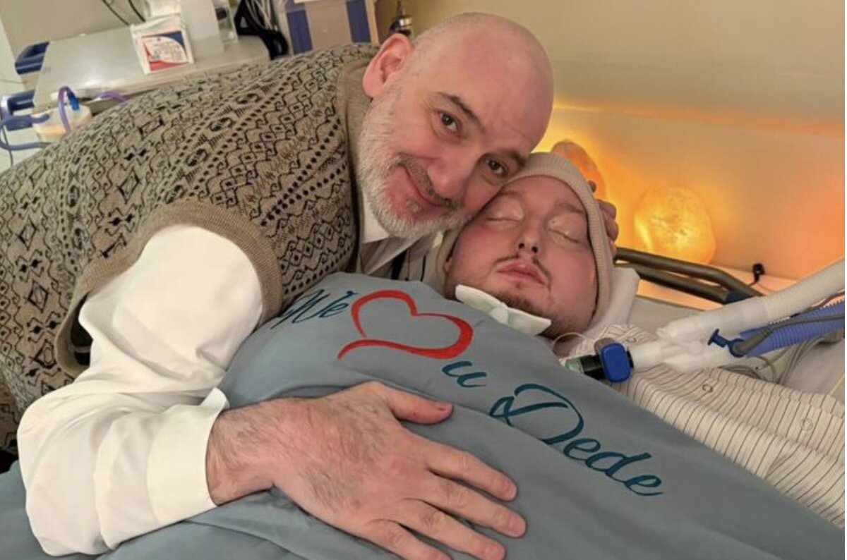 사우디 왕자 알 왈리드 빈 칼레드 빈 탈랄과 아버지. 사진: 칼레드 빈 탈랄 알 사우드 왕자