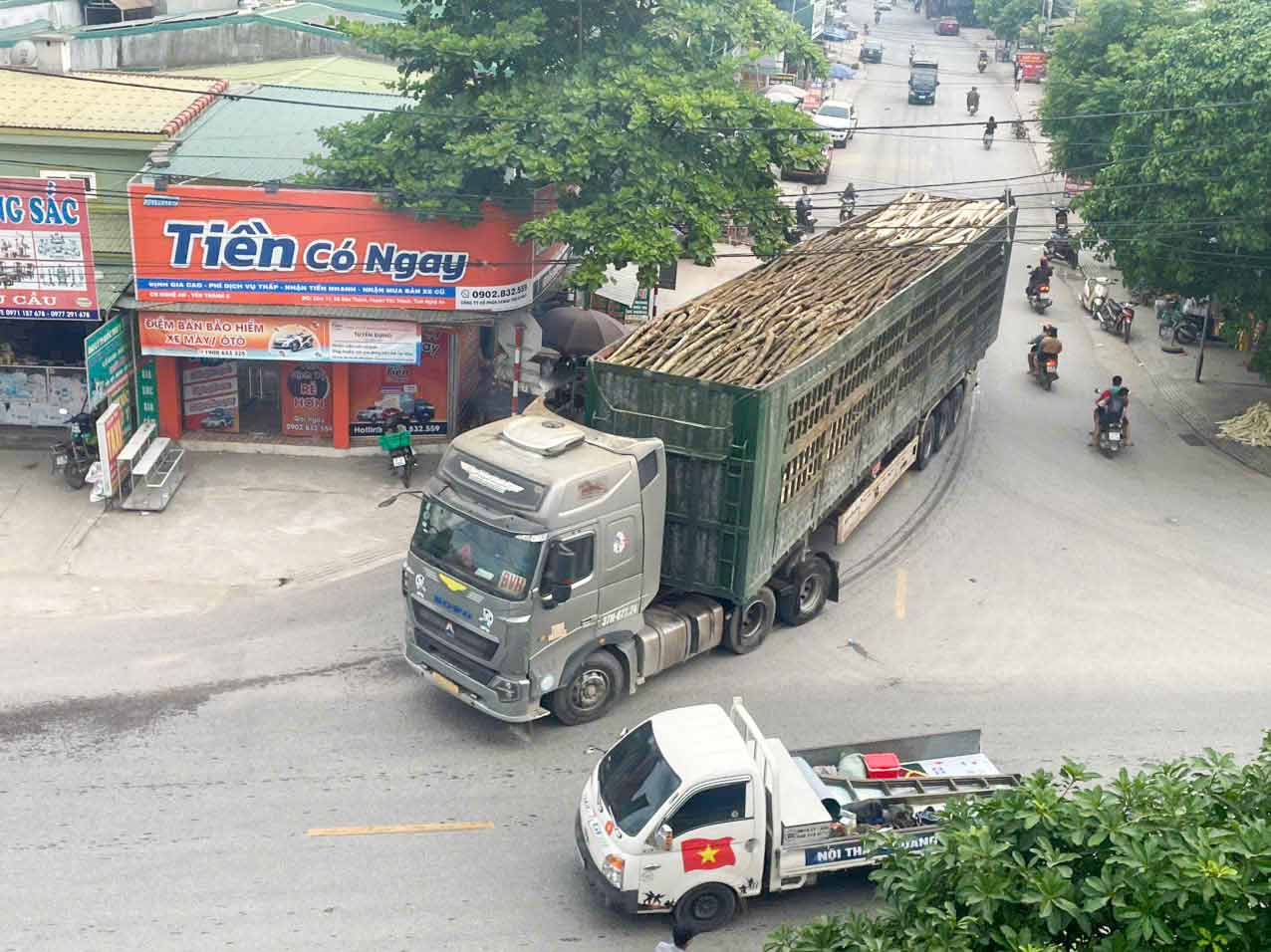 Tai nut giao nga tu Cho Bong (xa Hop Minh) thieu he thong den tin hieu giao thong. Anh: Pham Chung