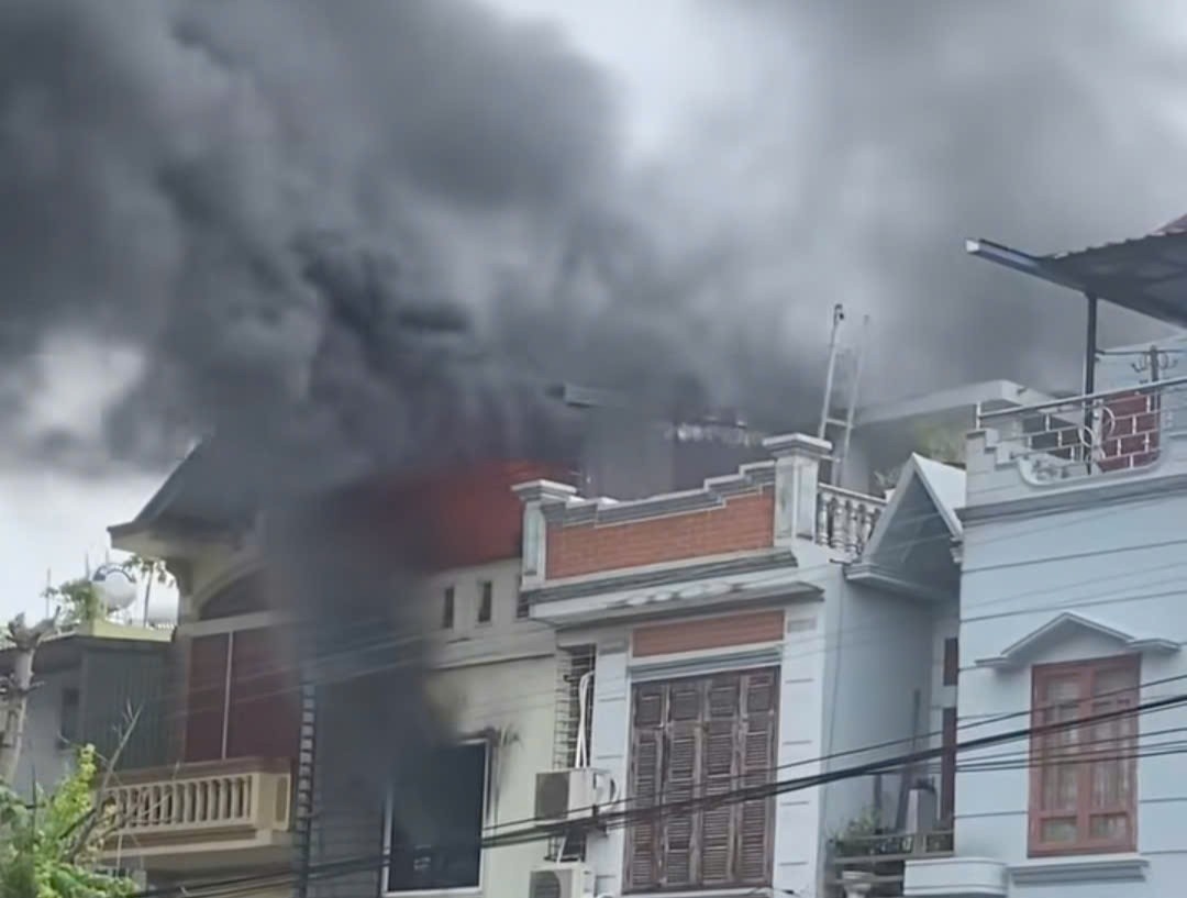 ハイホンのホンバン病棟での家の火災の場面。写真：人々が供給します