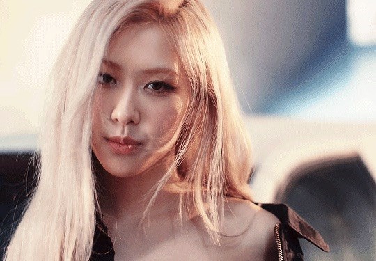 Blackpink's Rose is increasingly asserting her position in the music and fashion industry. Photo: MV On The Ground