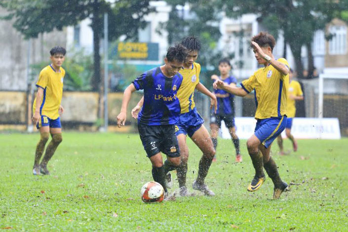 Hoang Anh Gia Lai I (ao xanh den) thang dam 5-1 trong tran dau tien o vong chung ket U21 Quoc gia 2025. Anh: VFF