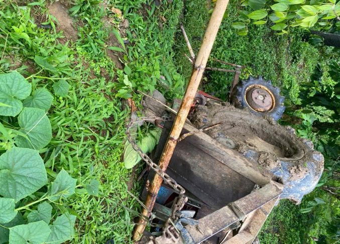 車の転倒事故で男性が死亡。写真:Lam Hong