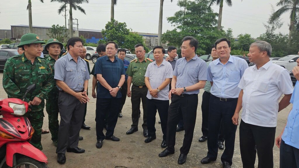 Bi thu Tinh uy Hung Yen kiem tra cong tac ung pho bao so 3. Anh: Cong an phuong Duong Hao 