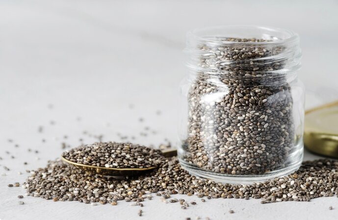How to make chia seed water at home. Photo: Thuy Duong