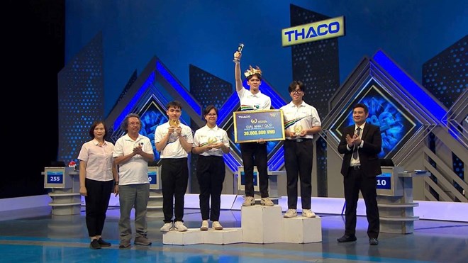 Thi sinh Doan Thanh Tung - Truong THPT Chuyen Le Quy Don, Khanh Hoa gianh giai nhat quy 3 chuong trinh Duong len dinh Olympia. Anh: THPT Le Quy Don