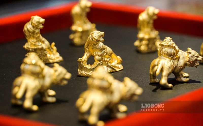 Cac chuyen gia cho rang, thi truong vang co the se tiep tuc giao dich trong mot pham vi hep, nhung neu nhung yeu to kinh te va chinh tri toan cau co nhung chuyen bien tich cuc, gia vang co the vuot qua muc 3.400 USD/ounce va tien len muc cao hon trong tuong lai gan. Anh: Phan Anh