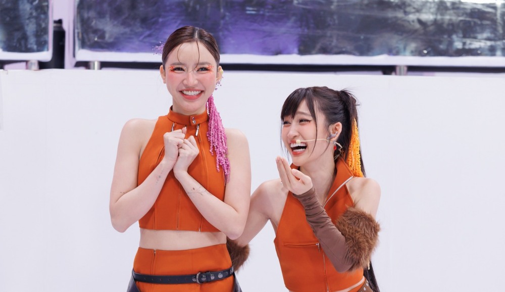 Em xinh say hi bi nhan xet sa da vao mang mieng, nhung cuoc tro chuyen ngoai le cua ca si. Anh: NSX Em xinh say hi