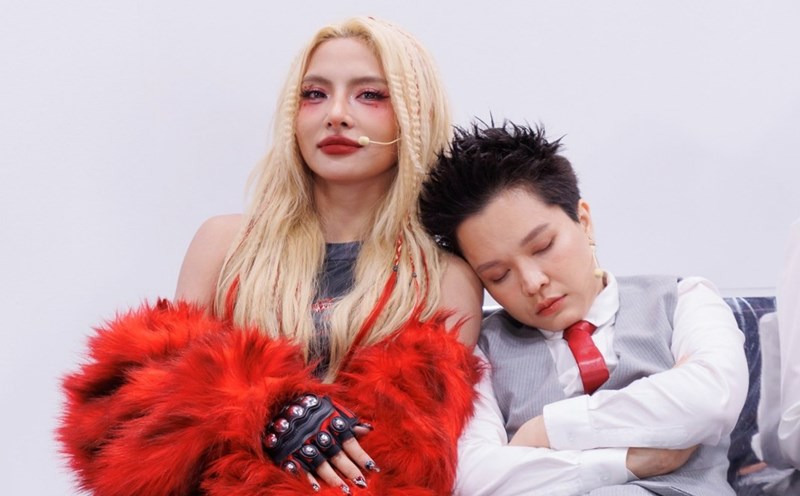 Singers in the show Em xinh say hi. Photo: Producer Em xinh say hi