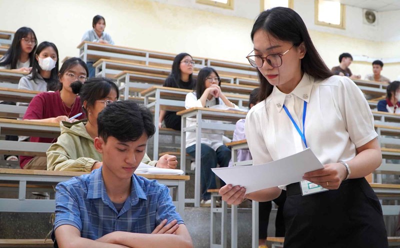Candidates taking the SPT pedagogical competency assessment exam in 2025. Photo: Anh Duc
