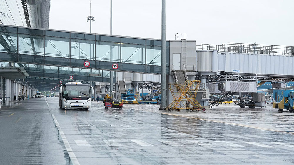 Se recomienda a los pasajeros de monitorear de cerca la informacion de la aerolinea sobre el horario de vuelo para tomar la iniciativa en el Landing de Wipha del Plan 3 en Vietnam. Foto: Aeropuerto internacional de Noibai