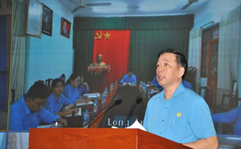 Mr. Tong Van Bang - Member of the Presidium, Head of the Labor Relations Department, Vietnam General Confederation of Labor - said that up to this point, provinces and cities have established 395 trade unions in communes, wards, special zones and centers. Photo: Bao Han