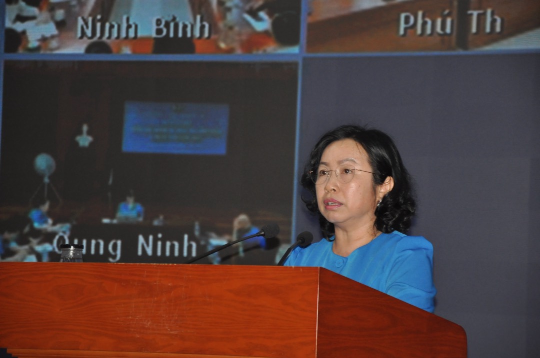 タイ・トゥ・Xuong氏 - ベトナム労働総裁の常任副会長は、2025年の労働者の結果に関する報告書を提示しました。写真：バオ・ハン