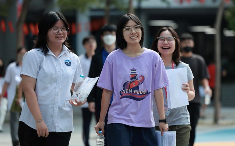 A series of universities announced the floor score for Information Technology. Photo: Hai Nguyen
