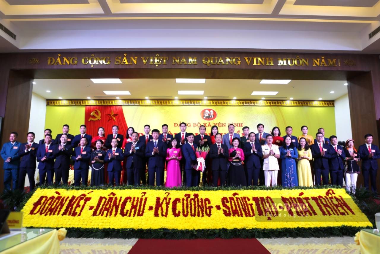 Ban Chap hanh Dang bo xa Yen Binh lan thu nhat ra mat Dai hoi. Anh: Van Duc.