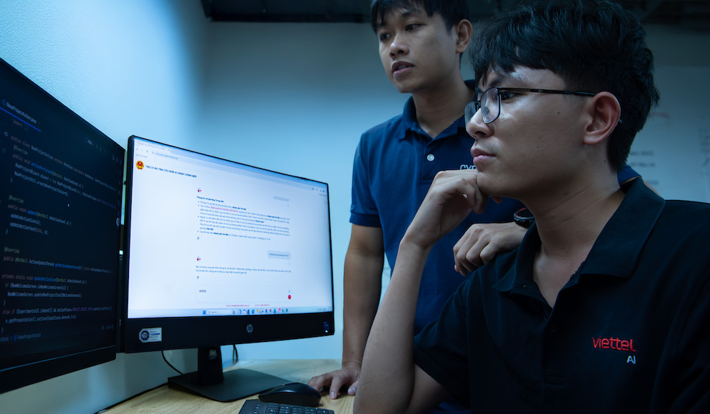 Tro ly AI su dung qua web giup tra cuu moi thong tin ve don vi hanh chinh moi. Anh: Viettel