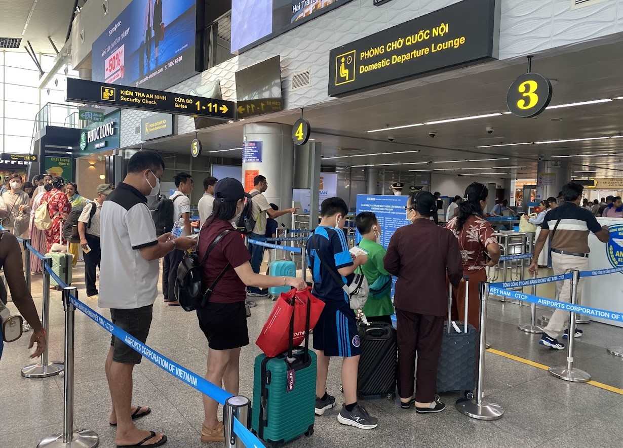 Cang vu hang khong mien Trung cho biet se trien khai cac bien phap ung pho bao so 3, dam bao an toan bay va hanh khach. Anh: Thanh Hai