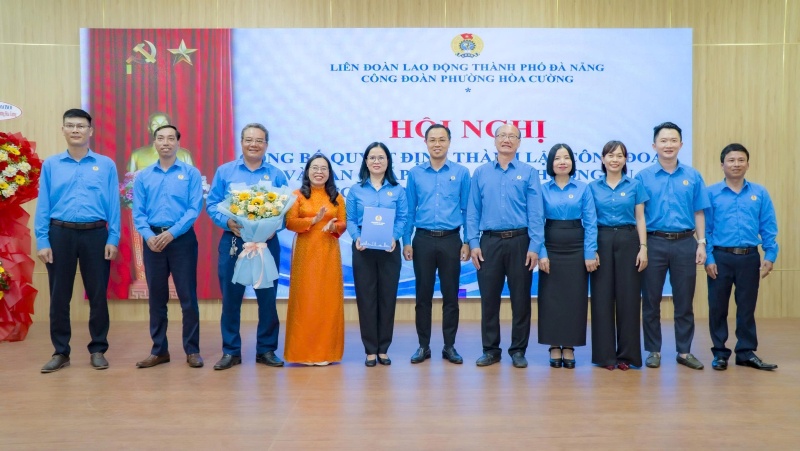 BCH Cong doan phuong Hoa Cuong, TP.Da Nang ra mat gom co 10 thanh vien. Anh: DVCC
