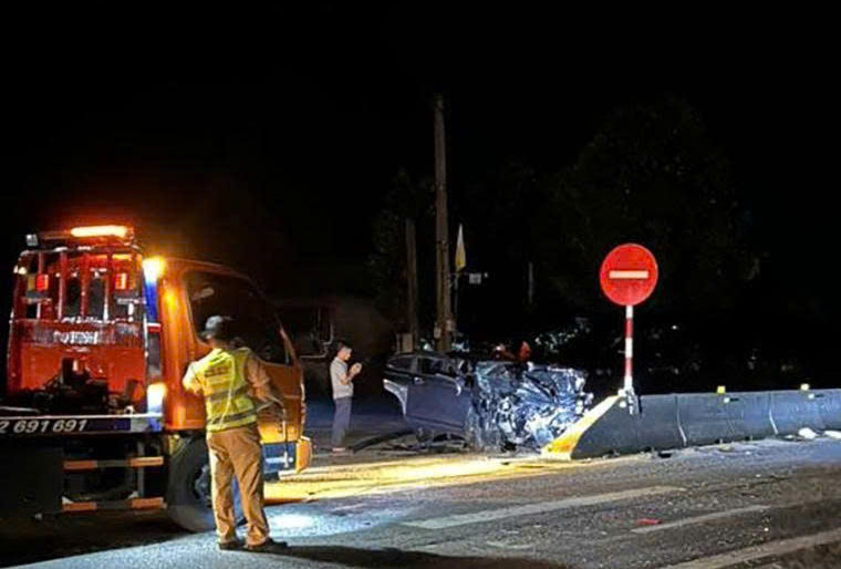 Scene de l'accident dans la commune de Cam Xuyen dans la nuit du 20 juillet qui a cause la mort de 2 peres et enfants. Photo : Cam Ha.